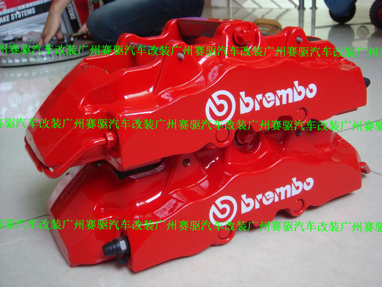 英菲尼迪FX35改裝意大利BREMBO競(jìng)技版8活塞剎車(chē)卡鉗套裝